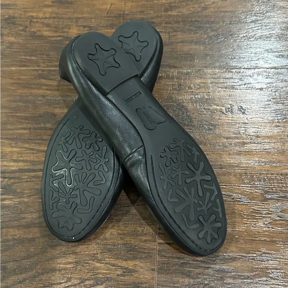 Born Women's Black Flat Shoes Size 8 1/2 M - Picture 15 of 16